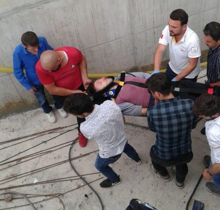 İnşaatın Kapalı Otoparkına Düşen Genç Ağır Yaralandı