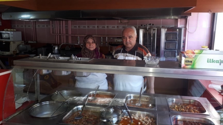 15 Yıldır Karı Koca Ev Yemeği Yapıp Satıyorlar
