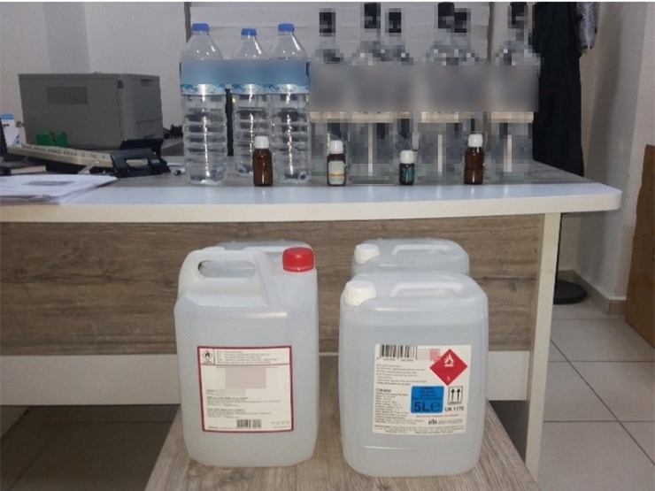 Antalya’da Zirai İlaç Bayine Kaçak İçki Operasyonu