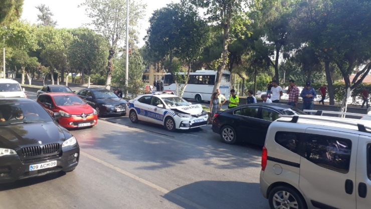 Polis Ortada Kaldı, 5 Araba Birbirine Girdi