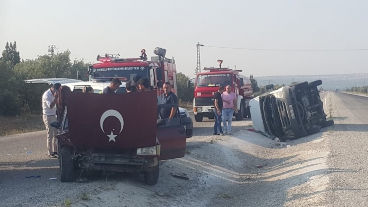 Kontrolden Çıkan Kamyonet Refüje Devrildi, 3 Kişi Yaralandı