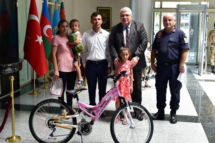 Dikkatli Çocuklara Bisiklet Ödülü