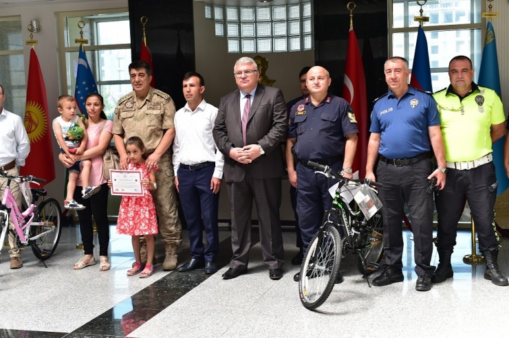 Dikkatli Çocuklara Bisiklet Ödülü