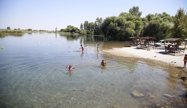 Döşemealtı Belediyesinden Kırkgöz Gölü’nde Temizlik