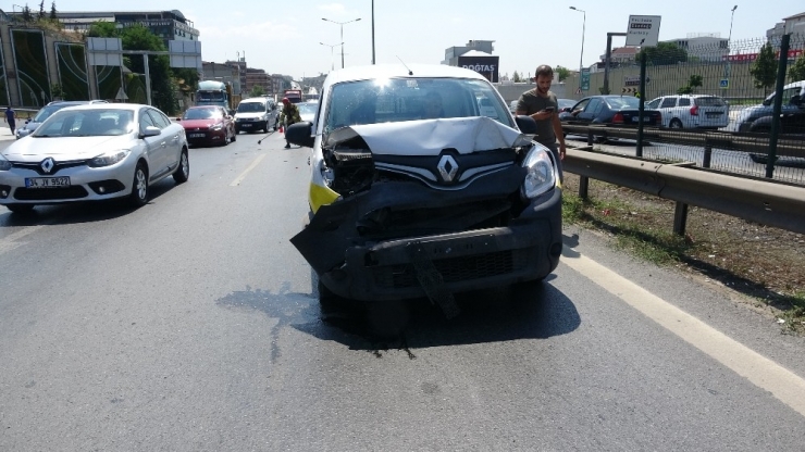 E-5’te 4 Araç Birbirine Girdi: 1 Yaralı