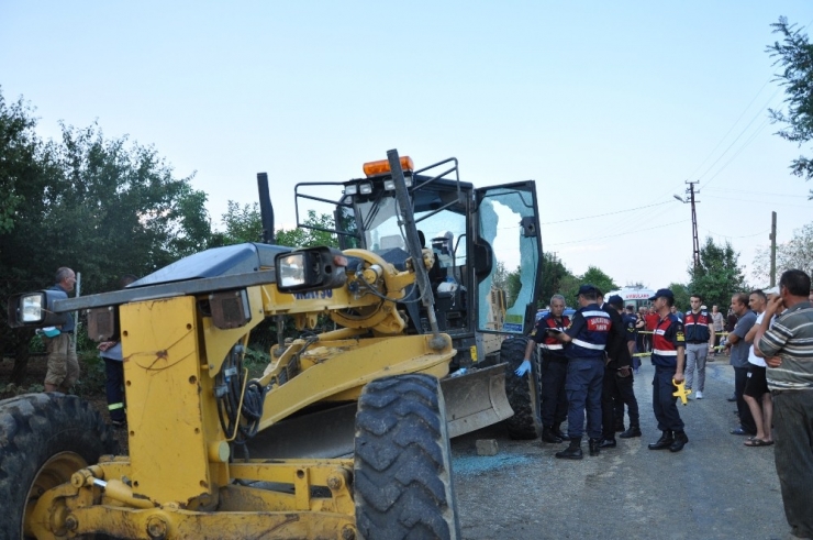 7 Yaşındaki Çocuk Greyder Altında Kalarak Hayatını Kaybetti