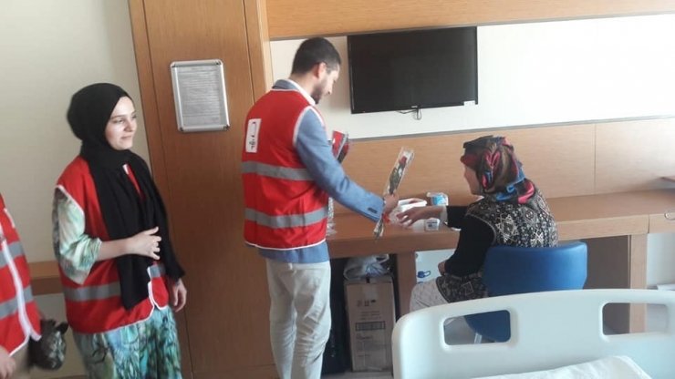 Genç Kızılaycılardan Örnek Davranış