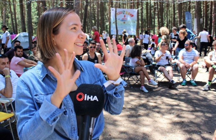 Sessiz Dünyasında Bale Yapıyor