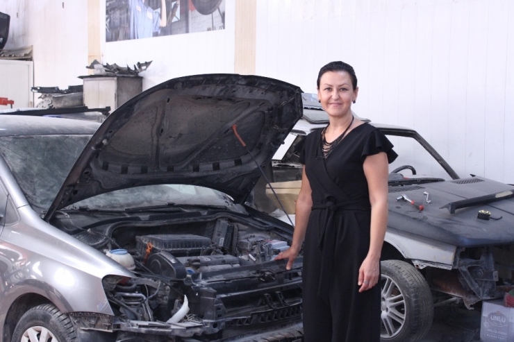 Çevre Esnaf “Göktaşıymış” Gibi Bakıyor, O Çocukluk Hayalini Yaşıyor