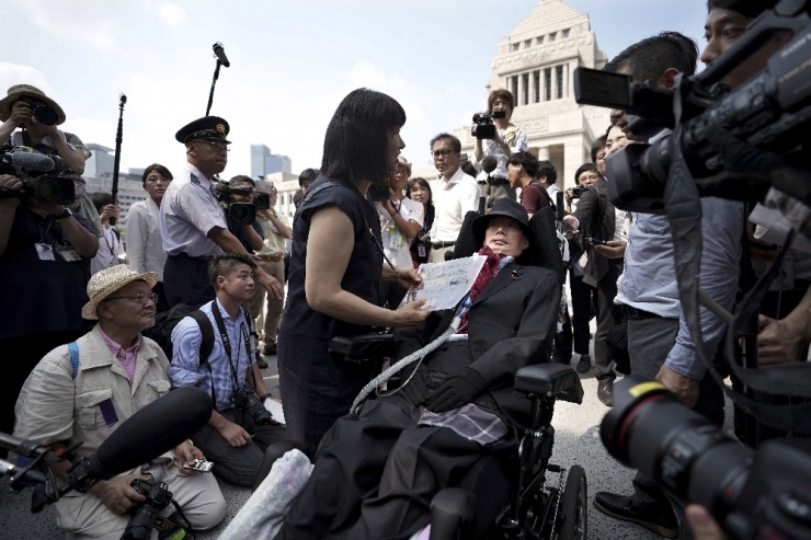 Japon İmparatorundan Parlamentoya Tekerlekli Sandalye Düzeneği