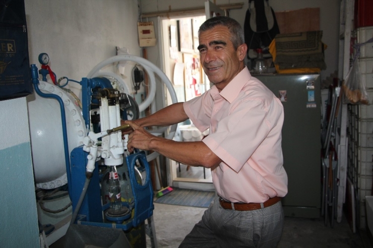 Yarım Asırlık Gazoz Makinesine Gözü Gibi Bakıyor