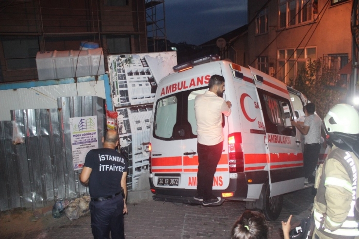 Ambulans Askıda Kaldı, Vatandaşlar Üzerine Çıkarak Dengede Tutmaya Çalıştı