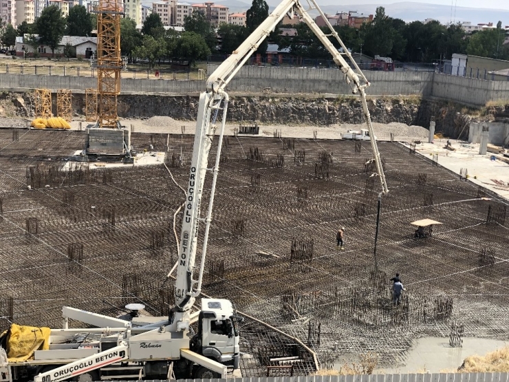 Kars’ta Sultan Alpaslan Külliyesi’nin Yapımına Yeniden Başlandı