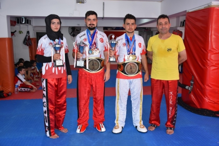 Kırıkkale’deki Kick Boksçular Uluslararası Turnuvalarda Türkiye’yi Temsil Edecek