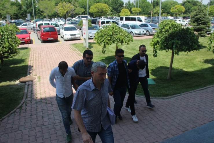 Hastaneden Çaldıkları Televizyonları Çöp Konteyneri İle Çıkarttılar