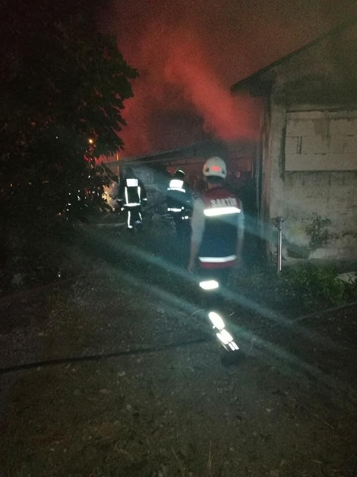 Plastik Malzemelerin Bulunduğu Depo Alev Alev Yandı