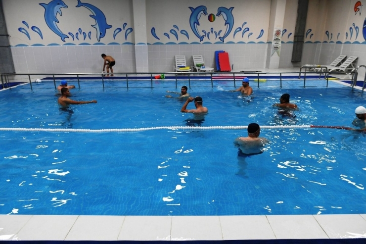 Şanlıurfa’da Engelli Vatandaşlara Yüzme Havuzu