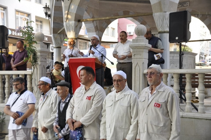 Söğüt’te Kutsal Topraklara Gidecek Olan Hacı Adayları Uğurlandı