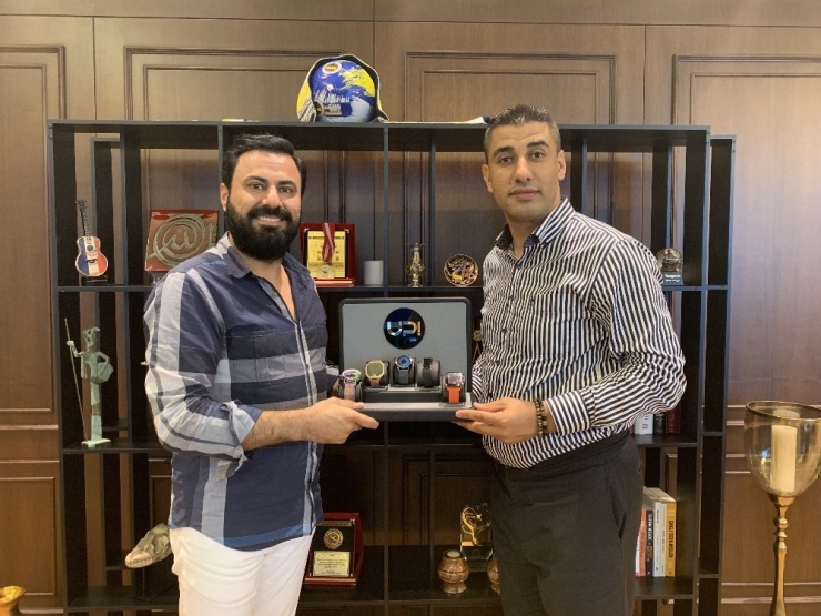 Yerli Tasarım Dijital Saatler Dünyanın Kolunda