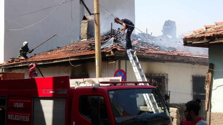 Boş Evde Çıkan Yangın Paniğe Sebep Oldu