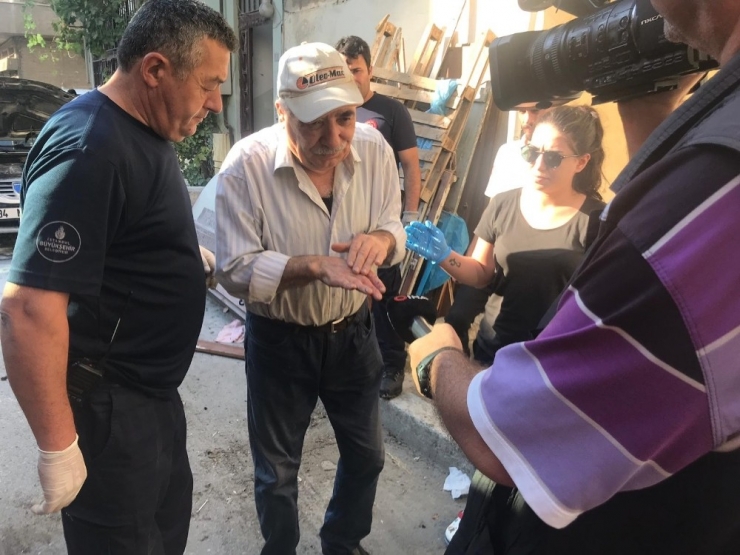 Yaşlı Adamın Panikle Dışarı Attığı Tüp Park Halindeki Otomobili Yaktı