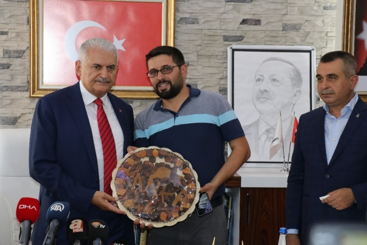 Binali Yıldırım: "Bu Coğrafyada Ayakta Kalmanın Bedeli Var"