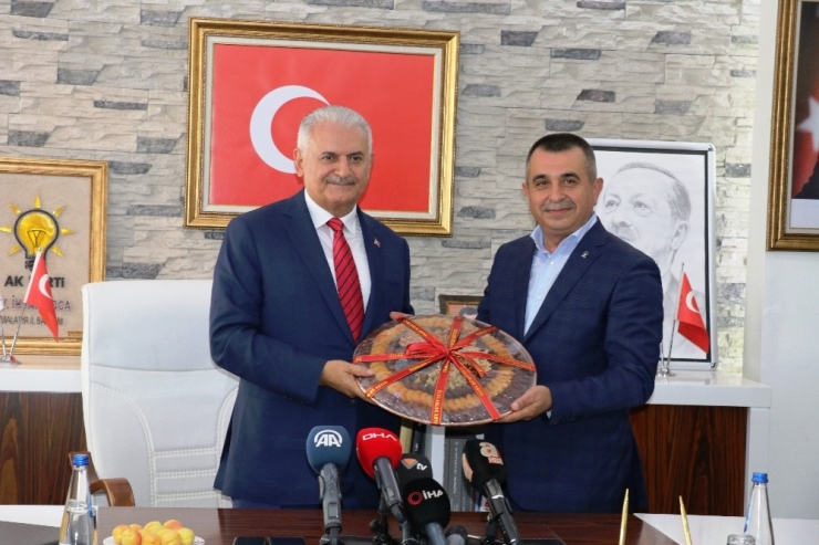 Binali Yıldırım: "Bu Coğrafyada Ayakta Kalmanın Bedeli Var"