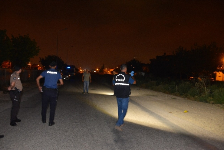 Evlilik İznindeki Bekçi Eşiyle Yürüyüş Yaptığı Sırada Araba Çarpması Sonucu Ağır Yaralandı