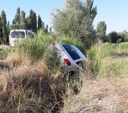 Kanala Düşen Otomobil Sürücüsü Yaralandı