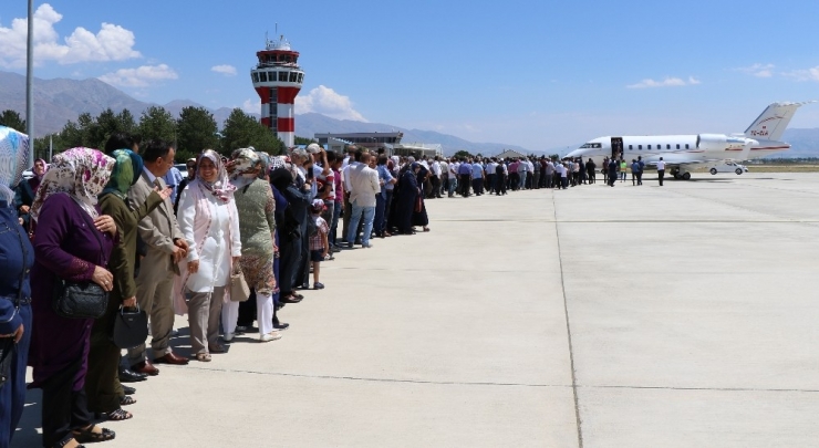 Binali Yıldırım’a Memleketi Erzincan’da Sıcak Karşılama