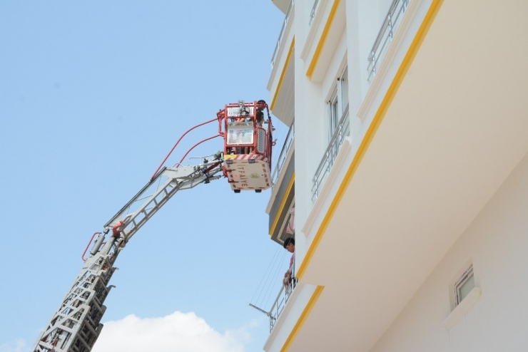 Elektrik Trafosu Patladı, Yangında Mahsur Kalan 19 Kişi Kurtarıldı