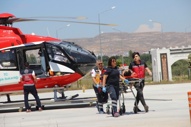 Hareket Halindeki Traktöre Binmek İsterken Altında Kaldı