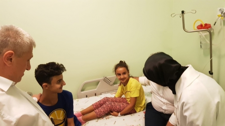 Yanan Otobüsten Abisiyle Sağ Kurtulmayı Başardı