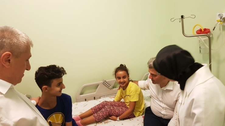 Yanan Otobüsten Abisiyle Sağ Kurtulmayı Başardı