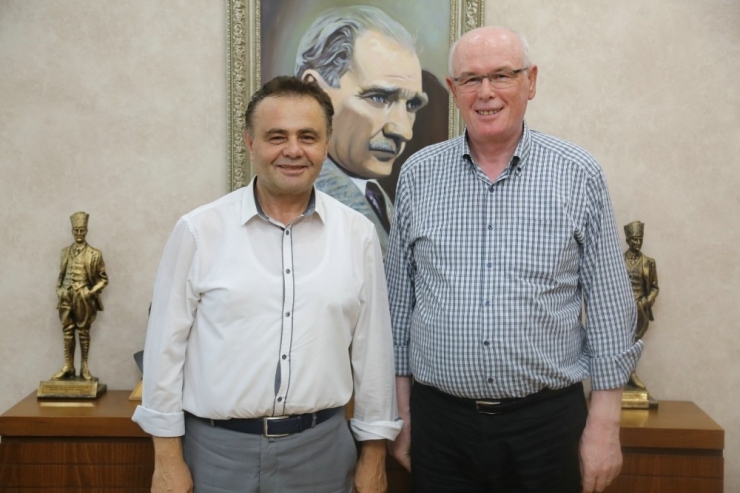 Bilecik Belediye Başkanı Semih Şahin’den Kazım Kurt’a İadeyi Ziyaret