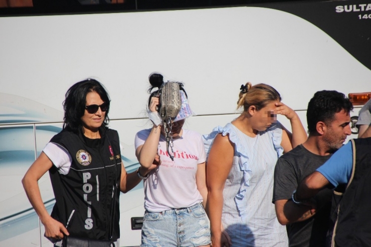 Çocuklara Ve Yaşlılara Bakmak İçin Geldiler, Fuhuş Batağına Düştüler