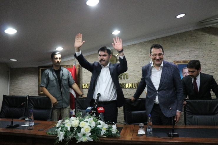 Bakan Kurum Partililerle Bir Araya Geldi