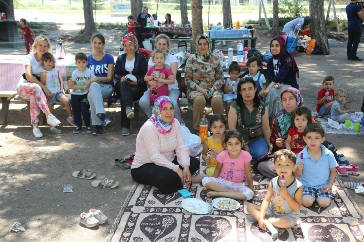 Oyuncak Kütüphanesi Öğrenci Ve Velileri Piknikte Bir Araya Geldi