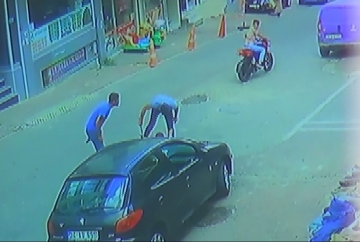 Esenyurt’ta Sokak Ortasında Silahlı Kavga