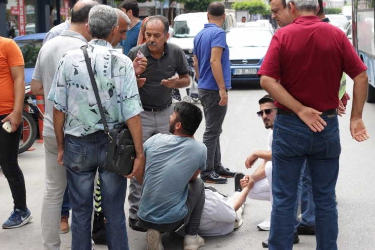 Yaşlı Adama Çarptı, Kartvizitini Görgü Tanıklarına Bırakıp Gitti