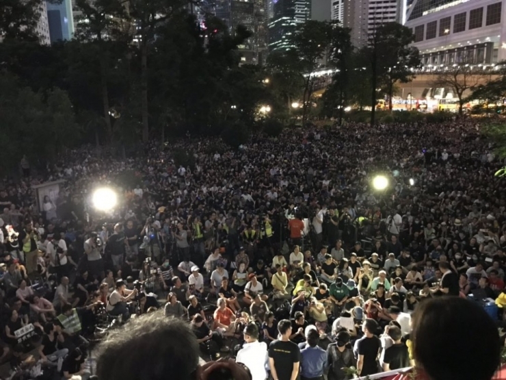 Hong Kong’da Memurlar Da Sokaklara Çıktı