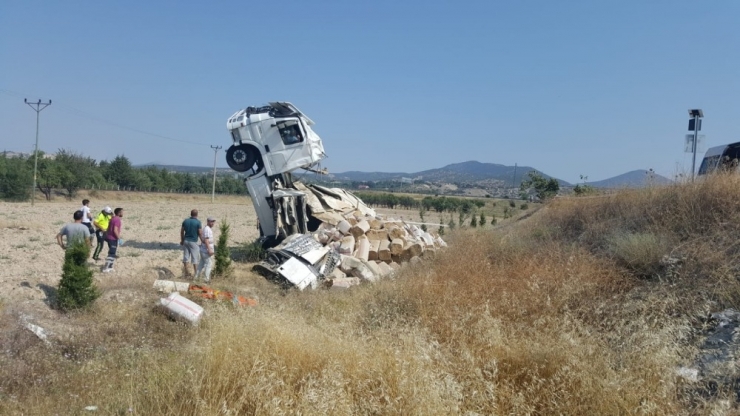 Isparta’da Saman Yüklü Tırın Kupası Şaha Kalktı: 1 Yaralı