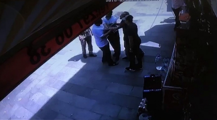 Kasımpaşa’da Bıçaklı Kavga