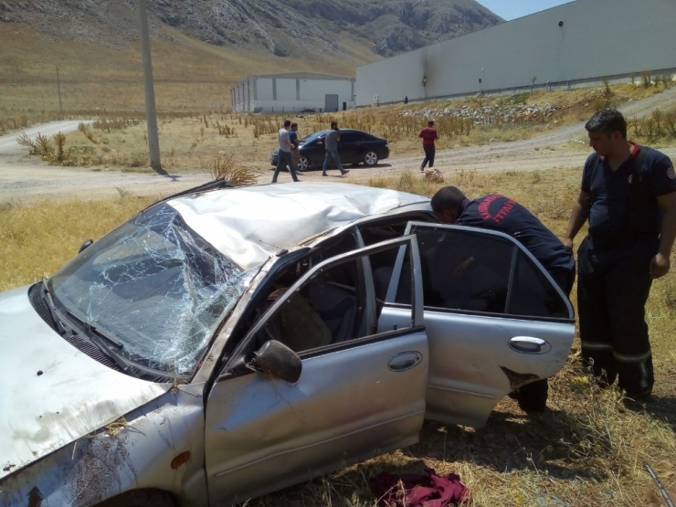 Banka Aracına Çarpan Otomobil Takla Attı: 6 Yaralı