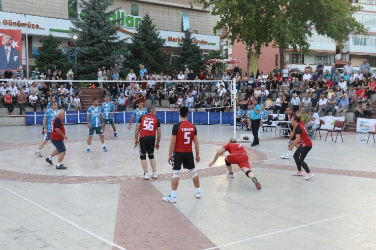 Dostluk Ve Kardeşlik Voleybol Turnuvası’nın Finali Nefes Kesti