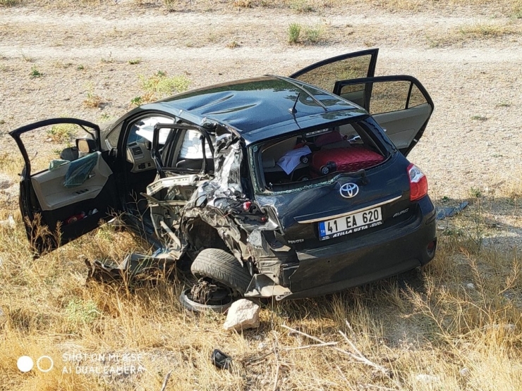 Otomobile Çarpan Tır Yandı: 2 Yaralı