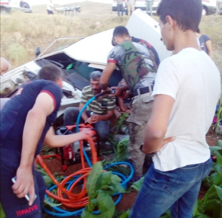 Tekeri Patlayan Otomobil Takla Attı: 2 Ağır Yaralı