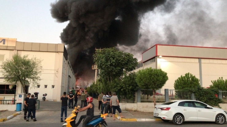 Manisa’da Bant Fabrikasında Yangın