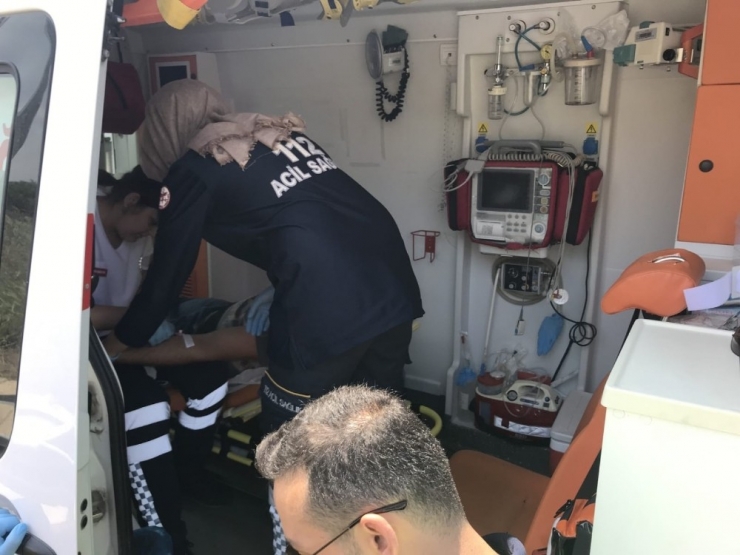 Otobanda Devrilen Yatak Yüklü Kamyonet Alev Aldı