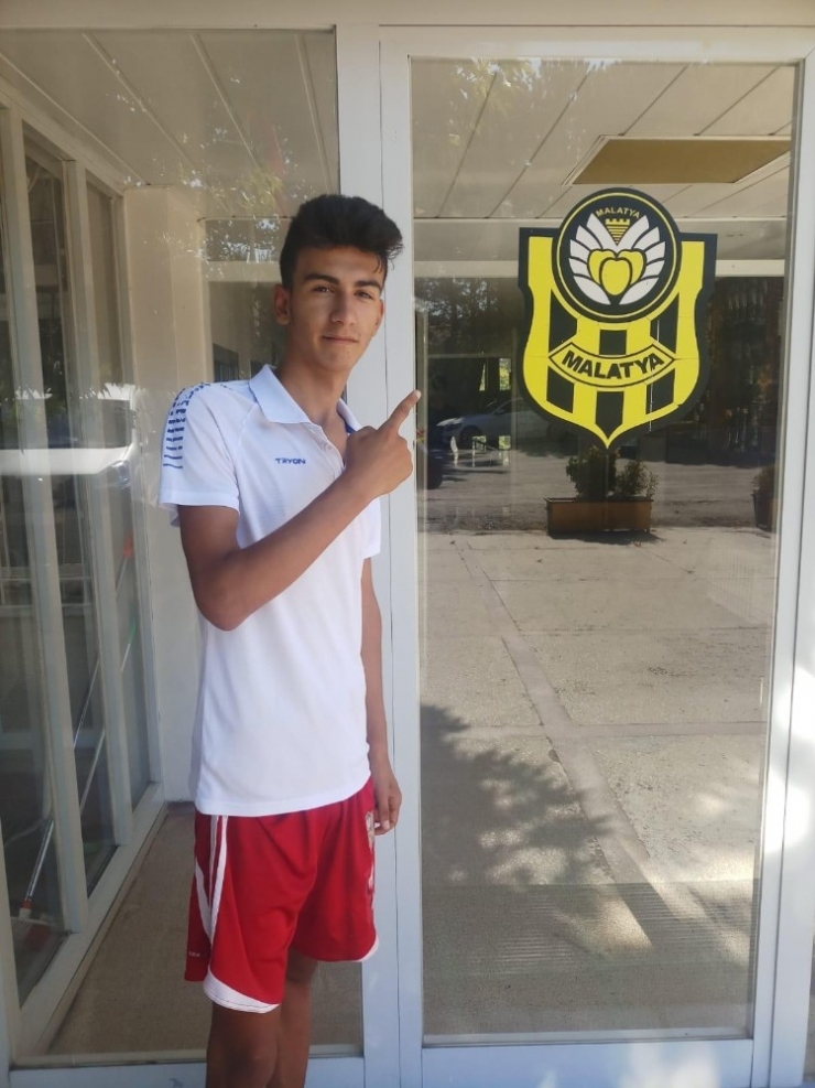Malatyaspor, 15 Yaşındaki Emirhan Öz’ü Transfer Etti
